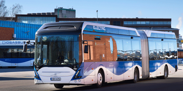 Elbuss som kör på bussdepån i Västerås.